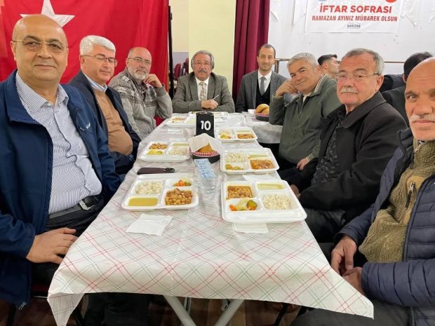 Belediyemizin iftar programları, 7’den 70’e halkımızın tüm kesimlerini bir araya getirerek dayanışma ve kardeşlik duygularını güçlendirmeye devam ediyor.