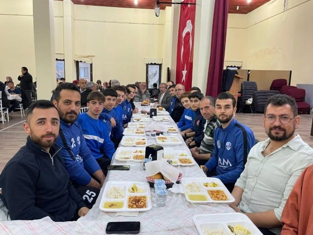Belediyemizin iftar programları, 7’den 70’e halkımızın tüm kesimlerini bir araya getirerek dayanışma ve kardeşlik duygularını güçlendirmeye devam ediyor.