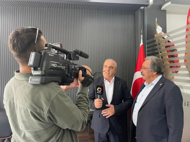 Belediye Başkanımız Sayın Mustafa Kenan Sarıtaş, ilçemizin kilit parke yol çalışmalarında ekibi ile birlikte büyük emek ve destekleri bulunan, iş insanı Sayın Kasım Tün’ün yeni iş yerinin açılışına katıldı.
