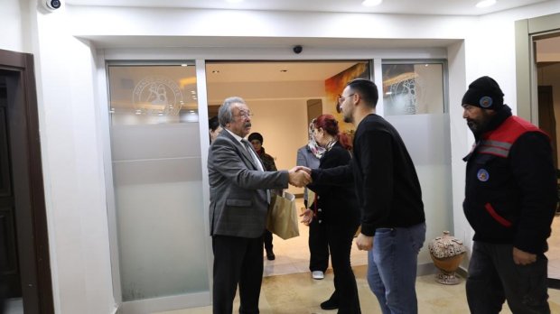 BELEDİYE BAŞKANIMIZ PERSONELLERİMİZİN YENİ YILINI KUTLADI