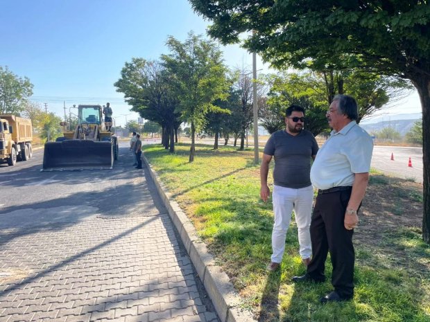 Belediye Başkanımız Sayın Mustafa Kenan Sarıtaş, İnönü Caddesi’nde sıcak asfalt çalışmalarının startını verdi.