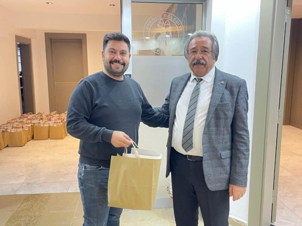 BELEDİYE BAŞKANIMIZ PERSONELLERİMİZİN YENİ YILINI KUTLADI