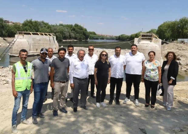 Nevşehir Milletvekilimiz Sn. Prof. Dr. Filiz Kılıç ile birlikte restorasyon çalışmaları devam eden Tarihi Taş Köprü’müzün çalışmalarını yerinde inceledik.
