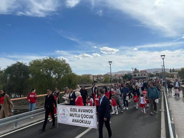 Cumhuriyetimizin 102. yılı etkinlikleri kapsamında, Avanos Mutlu Çocuk Anaokulu tarafından Cumhuriyet Korteji Yürüyüşü ve Çocuk Şenliği etkinliği düzenlendi.