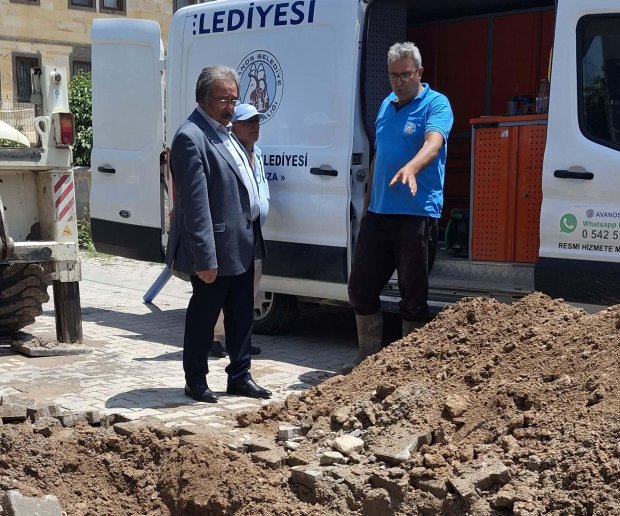 İlçemiz Karaseki Mahallesi Altınevlerde ana su borusunda meydana gelen arızaya belediye ekiplerimizce hızla müdahale edilerek, arıza giderildi ve hatta su verildi.
