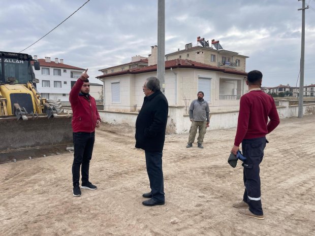 Belediyemiz, pazar günü de ağaç dikim çalışmalarını yoğun bir şekilde sürdürdü.