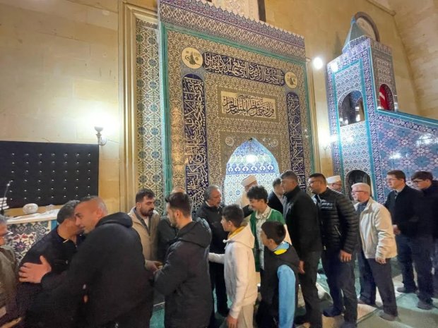 Belediye Başkanımız Sayın Mustafa Kenan Sarıtaş, Ramazan Bayramı’nın manevi atmosferini hemşehrilerimizle birlikte yaşayarak bayram namazını Avanos Şehit Şevket Tekin Merkez Camii'nde eda ettikten sonra vatandaşlarımızla bayramlaştı.