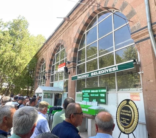 Belediye Başkanımız Mustafa Kenan Sarıtaş, Eski Avanos Kaymakamlarından Bayburt Valisi Sayın Mustafa Eldivan’ın vefat eden kayınbiraderi Ziraat Odası Başkanlığı yapmış emekli Yaşar Köseoğlu’nun cenaze törenine katıldı.