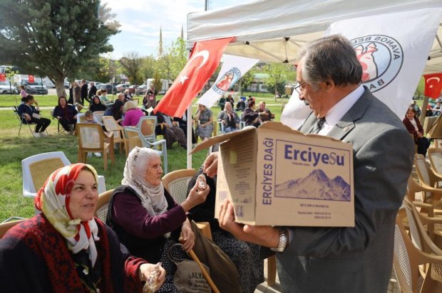 Hıdırellez Şenliği, belediyemizin organizasyonuyla yoğun ilgi ve katılımla coşkulu bir şekilde gerçekleştirildi.