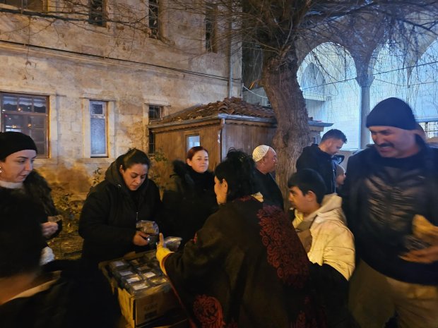 Miraç Kandili dolayısıyla vatandaşlarımıza helva ikram edildi.