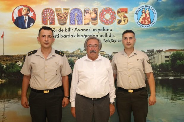 Nevşehir Askerlik Şubesi Başkanı Üsteğmen Sayın Yaver Kaan Alkan ve Astsubay Sayın Mehmet Eşca Arslan, Belediye Başkanımız Sayın Mustafa Kenan Sarıtaş’ı makamında ziyaret ettiler.