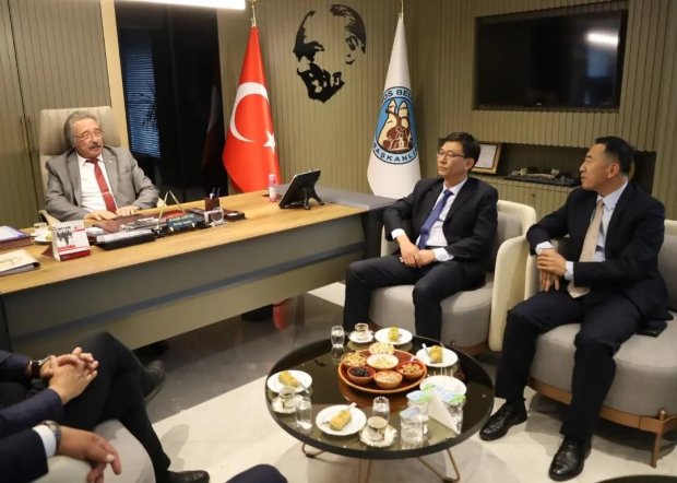 Çinli Yatırımcılar, Belediye Başkanımız İle Görüştü