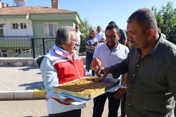 “Avanos’un Çehresini Değiştiren Hizmet: İnönü Caddesi’nde BSK Sıcak Asfalt Atımı Başladı”