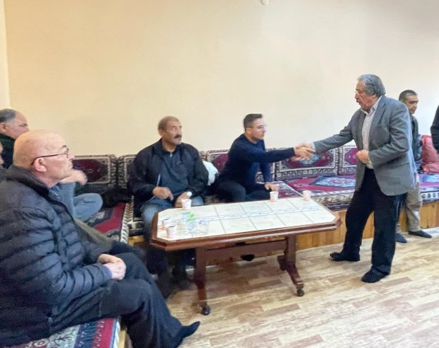 Belediye Başkanımız Sayın Mustafa Kenan Sarıtaş, Topaklı eski muhtarı Sayın Kamelya Atıl'ın teyzesi ve Sayın Tahir Solmaz ile Sayın Süllü Solmaz'ın halasının taziye evine ziyarette bulundu.