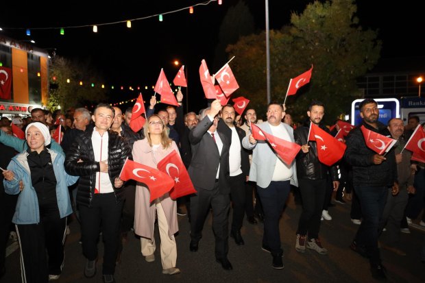 29 Ekim Cumhuriyet Bayramı kutlamaları kapsamında, Fener Alayı ve Kortej Yürüyüşü Gerçekleştirildi