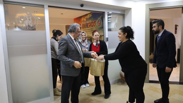 BELEDİYE BAŞKANIMIZ PERSONELLERİMİZİN YENİ YILINI KUTLADI