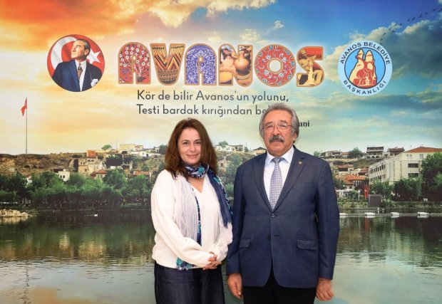 Belediye Başkanımız Sayın Mustafa Kenan Sarıtaş, Avanos’un yetiştirdiği değerli isimlerinden; Doktor, sinema ve tiyatro sanatçısı Sayın Ercan Kesal’ın kıymetli eşi, usta sinema ve tiyatro sanatçısı Sayın Nazan Kesal’ı makamında ağırladı.