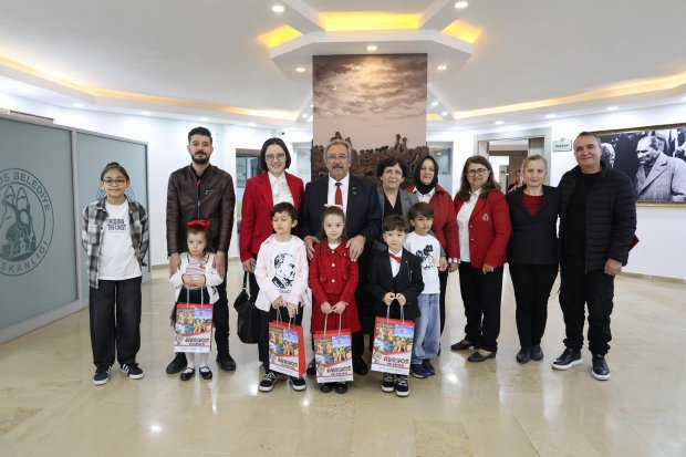 BELEDİYE BAŞKANIMIZ BAŞKANLIK KOLTUĞUNU ÇOCUKLARA DEVRETTİ