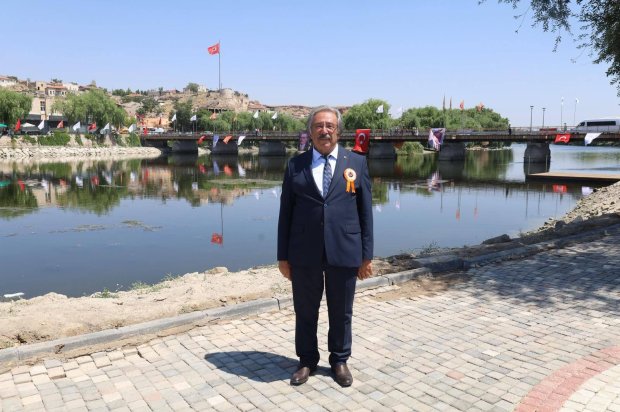 Ulaştırma ve Altyapı Bakanımız Sayın Abdulkadir Uraloğlu’nun katılımlarıyla kapsamlı şekilde restorasyonu tamamlanarak hizmete giren Tarihi Taş Köprümüzün resmi açılışı tören gerçekleştirildi.
