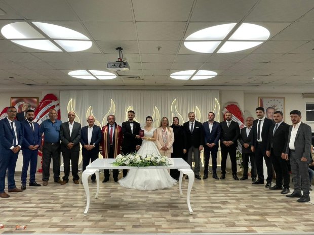 Belediye Başkanımız Sayın Mustafa Kenan Sarıtaş, MHP Nevşehir İl Başkanı Sayın Adnan Doğu'nun kızının nikahını kıydı.