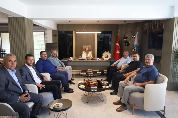 TBMM MHP Grup Başkan Vekili ve Nevşehir Milletvekilimiz Sayın Prof. Dr. Filiz Kılıç, Nevşehir MHP İl Başkanı Sayın Adnan Doğu ile birlikte Belediye Başkanımız Sayın Mustafa Kenan Sarıtaş’ı ziyaret etti.