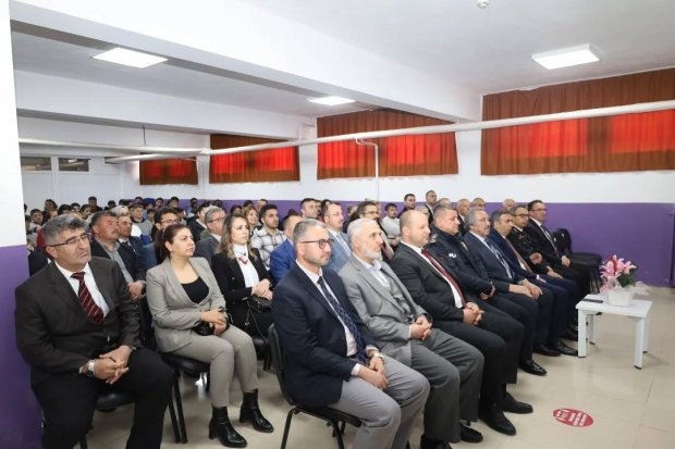 18 Mart Şehitleri Anma Günü ve Çanakkale Deniz Zaferi’nin 110.Yıl Dönümü münasebetiyle Avanos Mehmet Akif Ersoy Ortaokulu’nda anma programı düzenlendi.