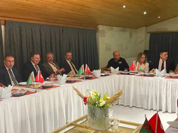 Belediye Başkanımız Mustafa Kenan Sarıtaş, TBMM MHP Grup Başkanvekili, Nevşehir Milletvekili Prof.Dr. Filiz Kılıç ve Avanos Kaymakamı Osman Bilici ile birlikte EkoAvrasya Vakfı mütevelli heyeti üyesi Ömer Önal'ın davetlisi olarak bir dizi temaslarda bulun