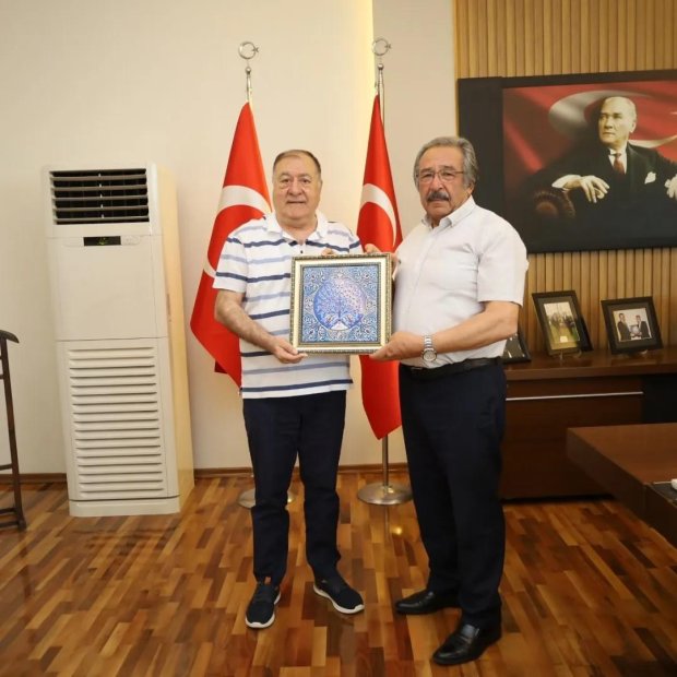 Belediye Başkanımız, Nevşehir Ticaret ve Sanayi Odası Başkanı Sn. Arif Parmaksız'ı makamında ziyaret etti.