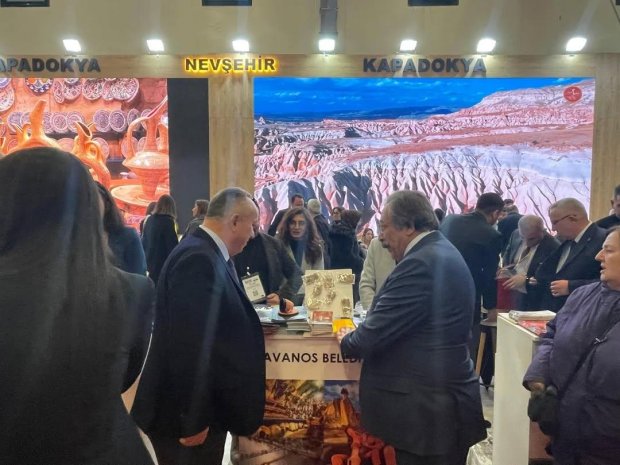 Nevşehir Valimiz Sayın Ali Fidan, EMITT 2025 Turizm Fuarında Avanos Standını Ziyaret Etti.