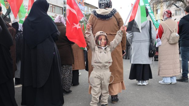 FİLİSTİN’E DESTEK YÜRÜYÜŞÜNDE AVANOS TEK YÜREK OLDU