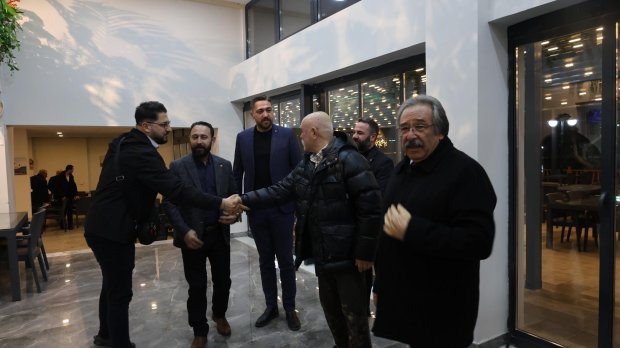 Belediye Başkanımız, Avanos’un yetiştirdiği değerli sinema sanatçısı hemşehrimiz Sayın Dr. Ercan Kesal ile ilçemizde çekimlerine başlanan Kıyıdaki Gölge filminin set ekibini belediyemiz Sosyal Tesislerinde ağırladı.