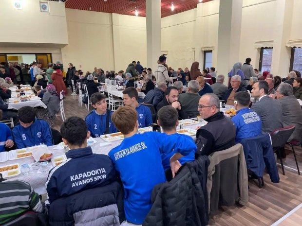 Belediyemizin iftar programları, 7’den 70’e halkımızın tüm kesimlerini bir araya getirerek dayanışma ve kardeşlik duygularını güçlendirmeye devam ediyor.