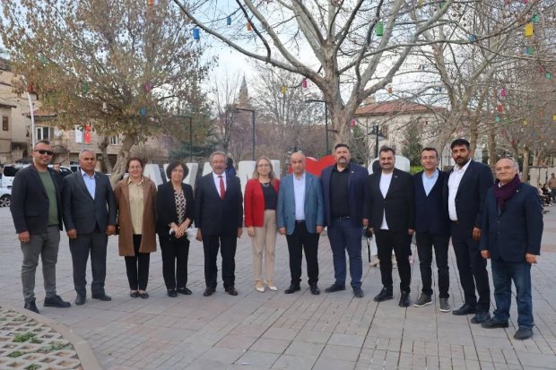 TBMM MHP Grup Başkanvekili ve Nevşehir Milletvekilimiz Sn. Prof. Dr. Filiz Kılıç, Belediye Başkanımız Sn. Mustafa Kenan Sarıtaş, MHP Avanos İlçe Başkanımız Sn. Alparslan Atasoy ve İl Genel Meclis Üyemiz Sn. Murat Öztürk, çarşı merkezinde ve Kızılırmak ken