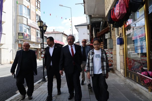 23 NİSAN ULUSAL EGEMENLİK VE ÇOCUK BAYRAMI DOLAYISIYLA ÇELENK TÖRENİ DÜZENLENDİ