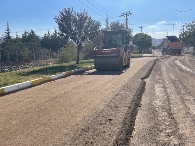 Eski Cezaevi Kavşağı ile Taşköprü arasının sıcak asfalt yapımı başlamıştır. Hayırlı uğurlu olsun.