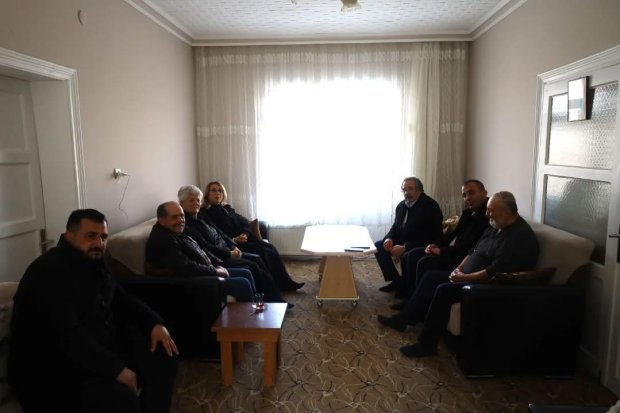 TBMM MHP Grup Başkanvekili ve Nevşehir Milletvekilimiz Sn. Prof. Dr. Filiz Kılıç ile Belediye Başkanımız Sn. Mustafa Kenan Sarıtaş ilçemizde geçtiğimiz günlerde vefat eden merhum Yakup Özüberk ve merhume Müzeyyen Küçük’ün ailelerine taziye ziyaretinde bul