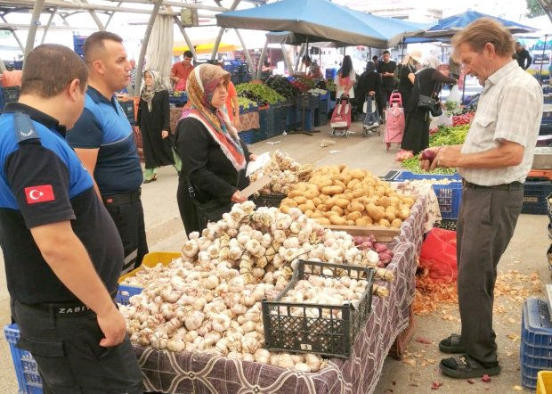 Açık Pazar Yerinde Etiket ve Hijyen Kontrolü Yapıldı