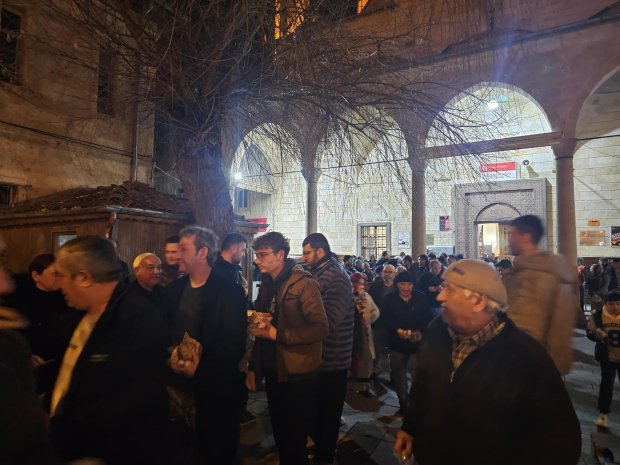 Miraç Kandili dolayısıyla vatandaşlarımıza helva ikram edildi.