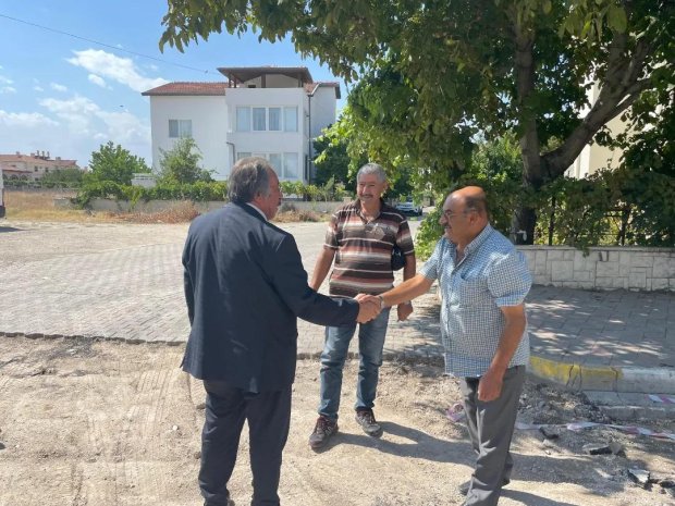 Belediye Başkanımız Mustafa Kenan Sarıtaş Fen İşleri Müdürlüğüne bağlı ekiplerimiz tarafından, Kapadokya caddesinde sıcak asfalt çalışması öncesi zemin hazırlığı ve kilitli parke sökümü çalışmasını yerinde inceledi.