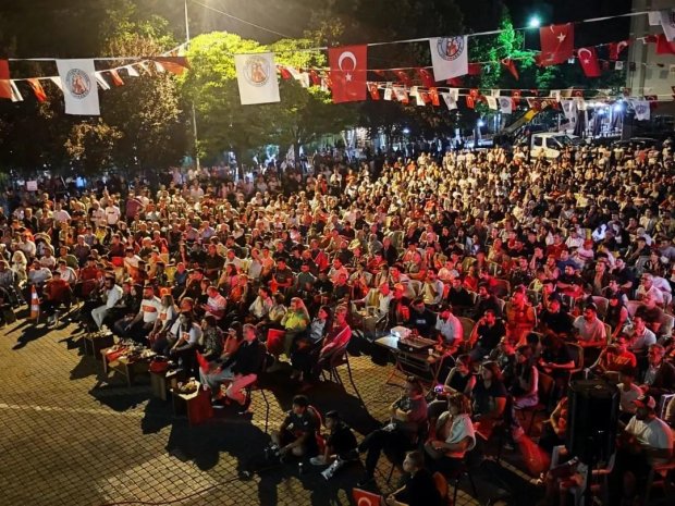 Türk halkına bu muhteşem duyguları yaşatan, 85 milyonu tek yürek yapan birbirinden yetenekli evlatlarımıza yaşattıkları bu gurur için teşekkür ediyoruz.