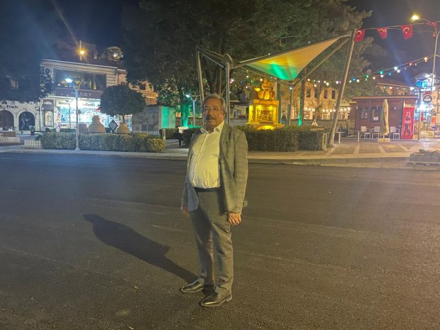 İlçemiz çarşı merkezinde başlattığımız asfalt çalışmalarımızı büyük bir titizlik ve yoğun bir tempoyla sürdürüyoruz.