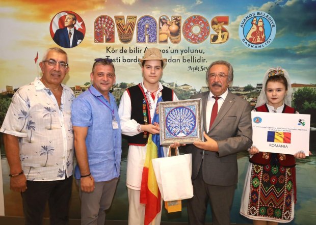 Uluslararası Avanos-Kapadokya Dünya Halk Dansları Festivaline Katılan Ülkelerin Dans Grupları Belediye Başkanımızı Ziyaret Etti
