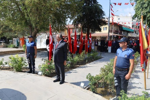Şanlı tarihimize altın harflerle yazılan 30 Ağustos Zafer Bayramı'nın 103. yıl dönümü ilçemizde coşkuyla kutlandı.