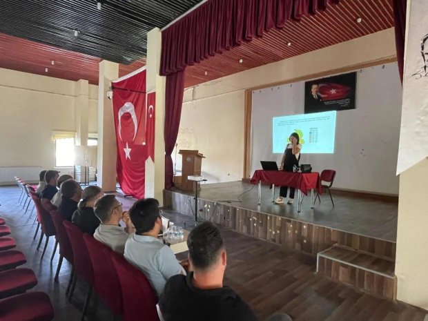 Belediye Başkanımız Mustafa Kenan Sarıtaş Seferoğlu Elektrik A.Ş. tarafından Alaaddin mahallesinde kurulacak olan Güneş Enerji Santralinin ÇED toplantısına katıldı.