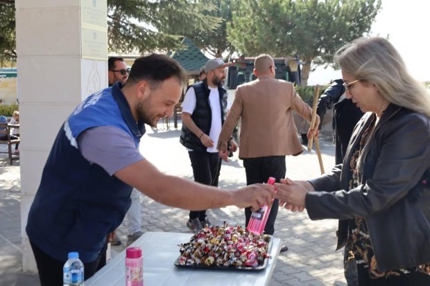 TBMM MHP Grup Başkan Vekili ve Nevşehir Milletvekilimiz Sayın Prof. Dr. Filiz Kılıç ve Belediye Başkanımız Sayın Mustafa Kenan Sarıtaş arefe günü kabir ziyaretlerinde bulundular.