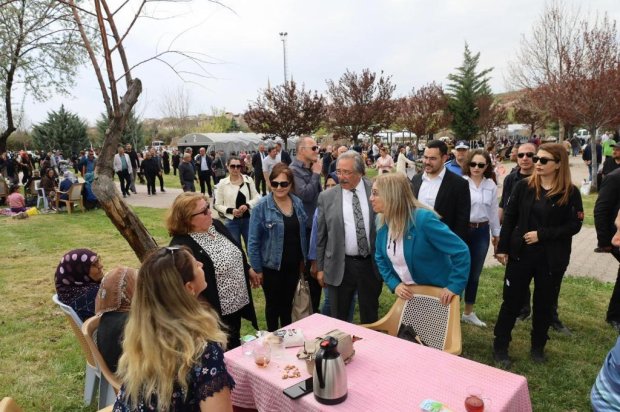 Hıdırellez Şenliği, belediyemizin organizasyonuyla yoğun ilgi ve katılımla coşkulu bir şekilde gerçekleştirildi.