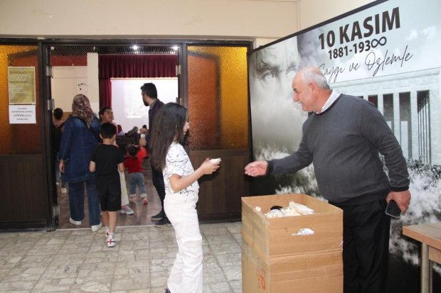 Çocuklar 23 Nisan Ulusal Egemenlik ve Çocuk Bayramında animasyon filmi izleyerek aksiyon ve eğlence dolu zaman geçirdiler.