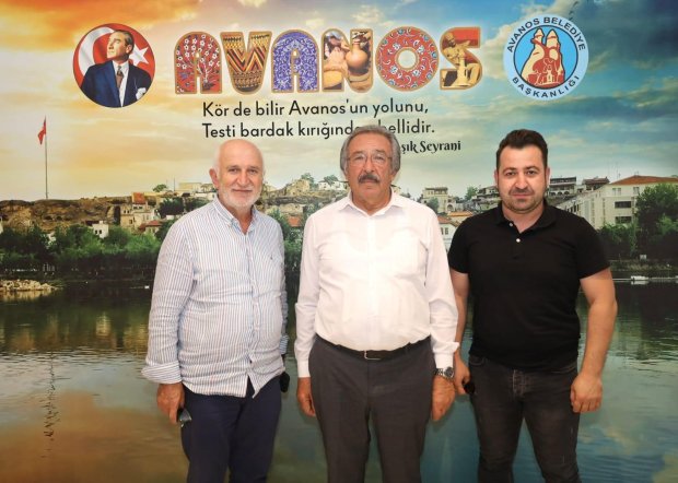 Belediye Başkanımız Mustafa Kenan Sarıtaş'ı ziyarete gelen hemşehrilerimize nazik ziyaretleri için teşekkür ederiz.