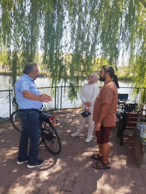 Hafta sonunda Belediye Başkanımız Sayın Mustafa Kenan Sarıtaş, çarşı merkezimiz ile ilçemizin cadde ve sokaklarında esnafımızı ziyaret ederek gönül köprüleri kurdu.