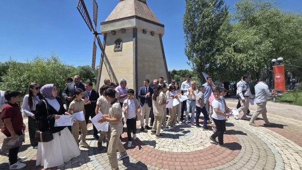 KALABA ATATÜRK İLKOKULUNUN DİKEY TARIM VE GERİ DÖNÜŞÜM YARIŞMALARINDA DERECEYE GİREN ÖĞRENCİLERE ÖDÜLLERİ TÖRENLE VERİLDİ
